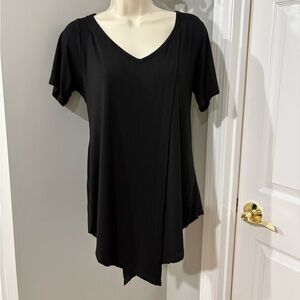 NWOT Yelete Petal Cut Tunic Top